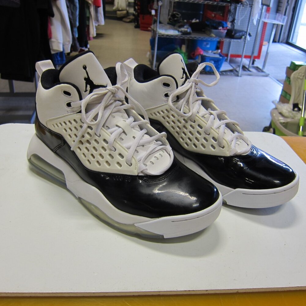 Nike Air Jordan Maxim 200 Men's 10 White Ice/Black Shoe's CZ9174-100
